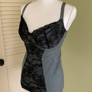 Gorgeous shape slip in grey